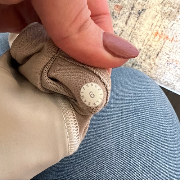 High Neck Lululemon White Sports Bra - Picture 4 of 4